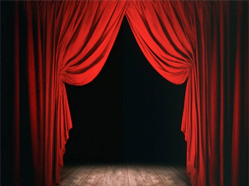 red_curtains496